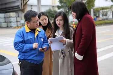 浙江省水利厅水资源管理处副调研员沈仁英携浙江日报记者等莅临2138cn太阳集团城调研采访